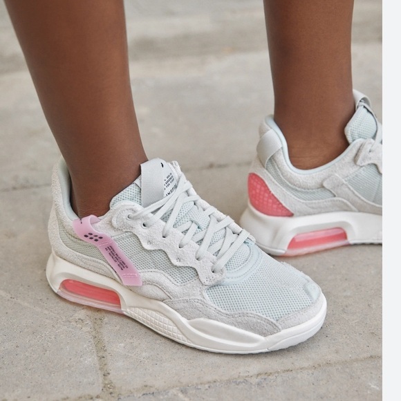 Jordan ma2 bone suede woman’s sneakers - Picture 2 of 14